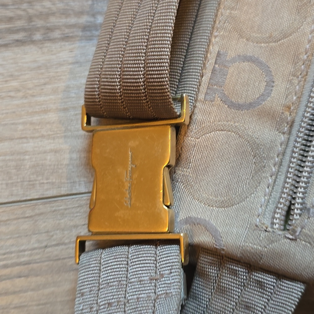 Salvatore Ferragamo Mancini Fanny Pack Belt Bag Unisex 2 Tone Tan Color - Picture 4 of 8